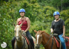 Horseback riding to fa fortuna waterfall 11