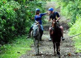 Horseback riding to fa fortuna waterfall 5